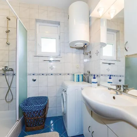 4 Bedroom Lovely In Kakma Polaca