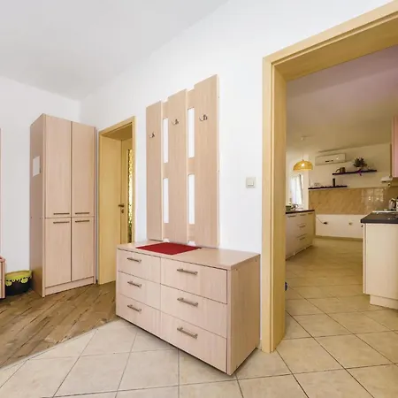4 Bedroom Lovely In Kakma * Polaca