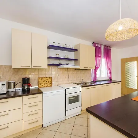 Holiday home 4 Bedroom Lovely In Kakma