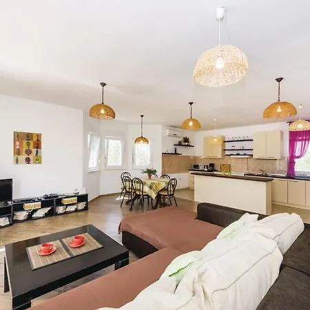 4 Bedroom Lovely In Kakma