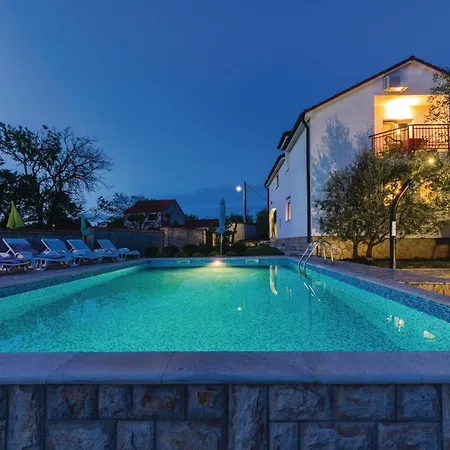 4 Bedroom Lovely In Kakma Polaca