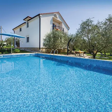 4 Bedroom Lovely In Kakma *