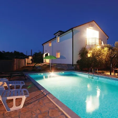 Holiday home 4 Bedroom Lovely In Kakma
