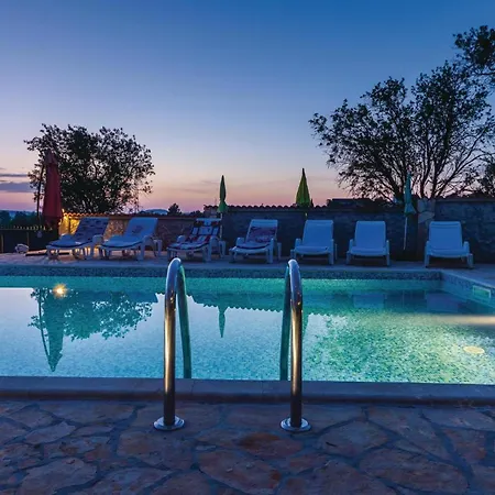 4 Bedroom Lovely In Kakma Polaca